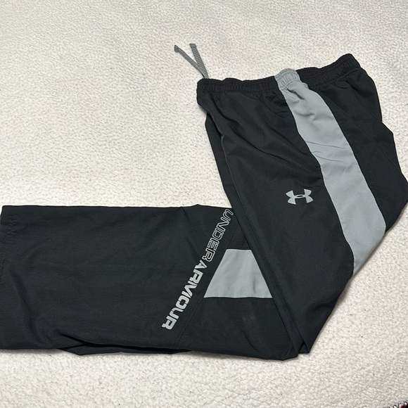 Under Armour Boys Black and Gray Track Pants, EUC, Size Youth Large - Picture 9 of 9